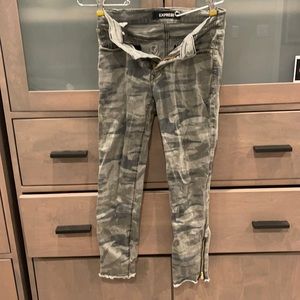 Camo express zipper leg leggings pants